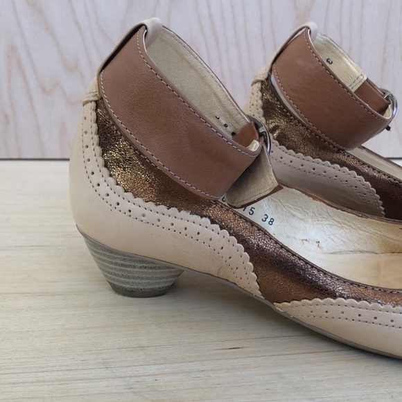 “Hispanitas” Leather open toe sandals. US7.5/EU38 - Picture 3 of 9